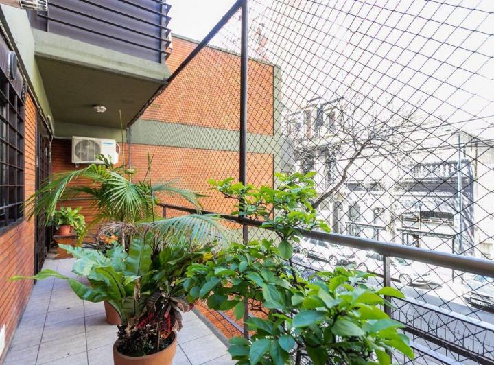Venta departamento 5 ambientes con patio Almagro! 2