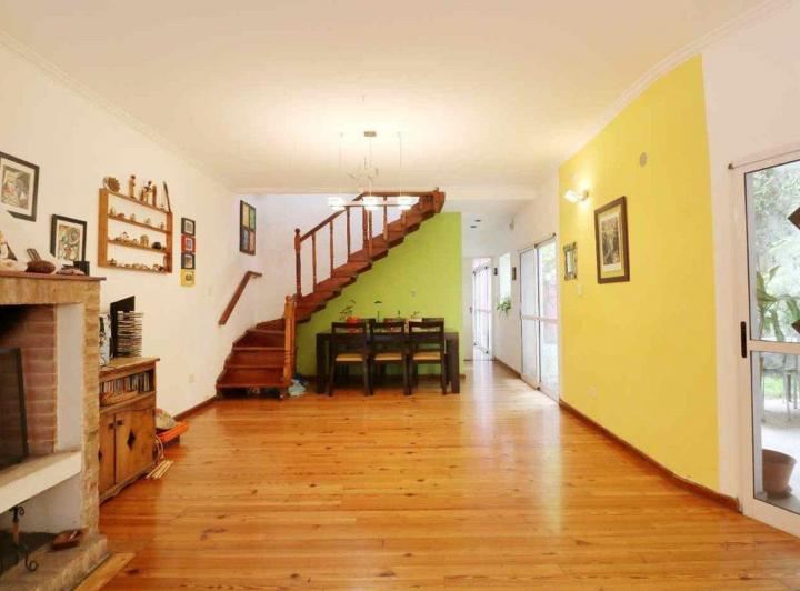 VENTA CASA 6 AMBIENTES COLEGIALES 4