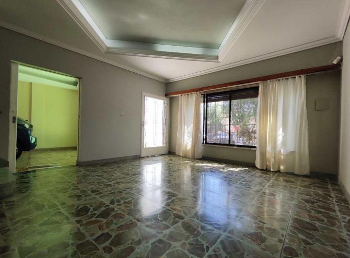 VENTA CASA DE CATEGORIA 4 AMB PILETA VILLA LUGANO 5