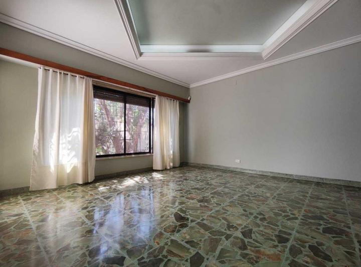 VENTA CASA DE CATEGORIA 4 AMB PILETA VILLA LUGANO 3