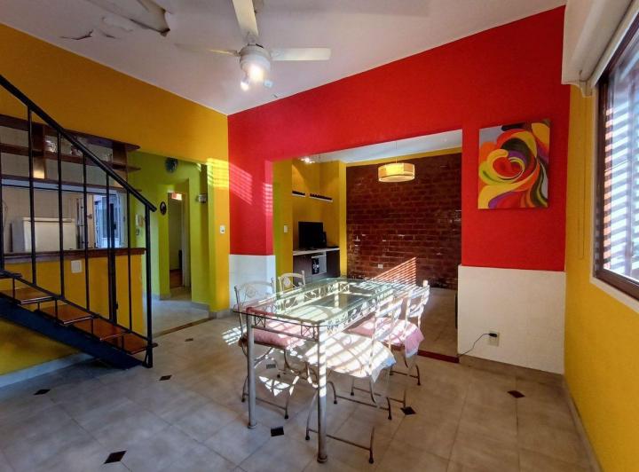 VENTA CASA CON JARDÍN EN LOTE PROPIO - PARQUE CHAS 4