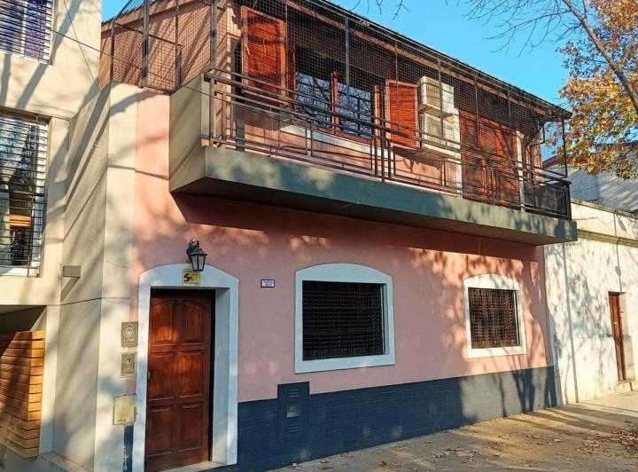 VENTA CASA CON JARDÍN EN LOTE PROPIO - PARQUE CHAS 3