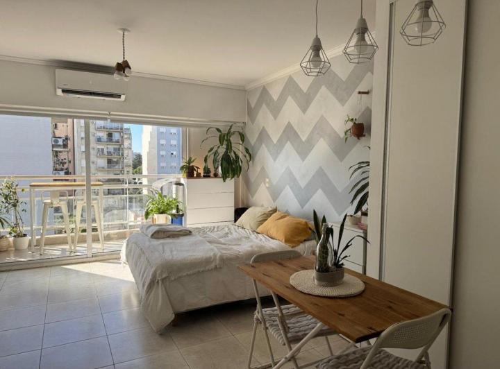 Monoambiente con balcón alquiler Belgrano 2