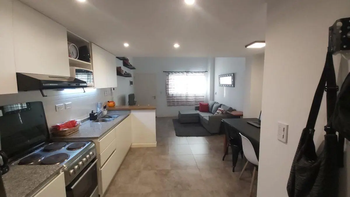 ALQUILER TEMPORARIO 2 1/2 AMBIENTES/PATIO- OLIVOS 5
