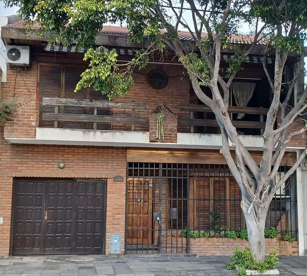 CASA EN VENTA-LOTE PROPIO 286M²-PARQUE AVELLANEDA 2
