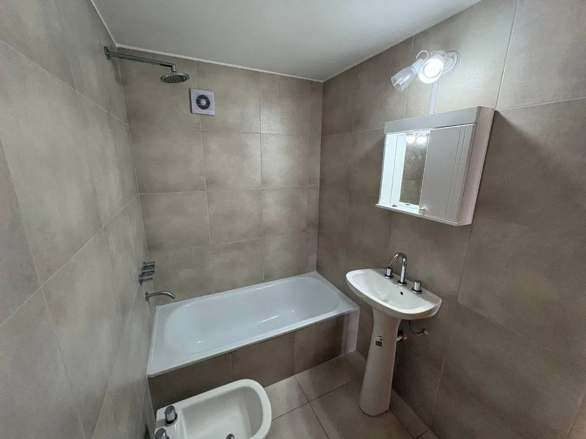 ALQUILER MONOAMBIENTE EN FLORES – 4° PISO LUMINOSO 3