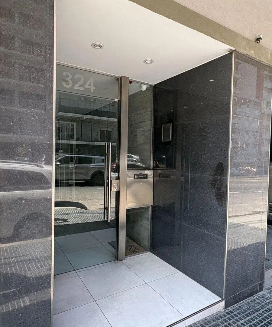 ALQUILER MONOAMBIENTE EN FLORES – 4° PISO LUMINOSO 4