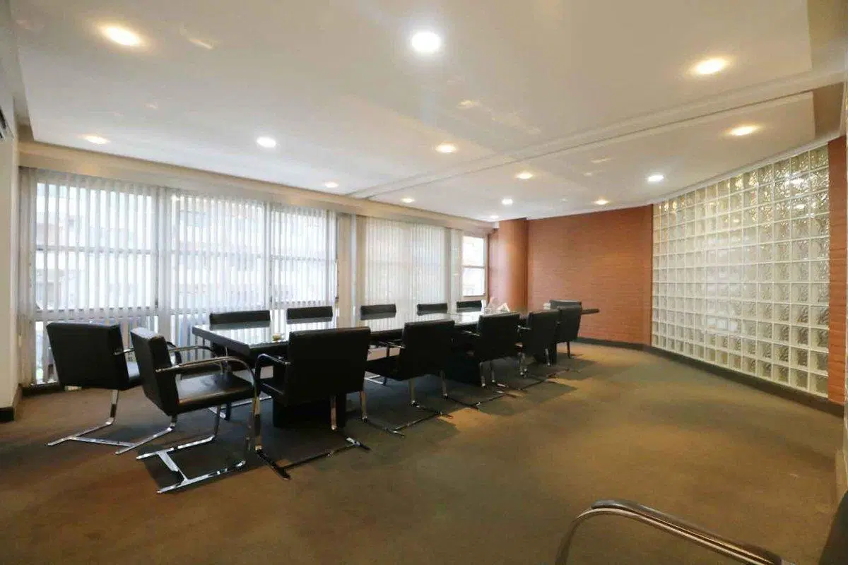 Alquiler oficina sala reunión recepción impecable 3