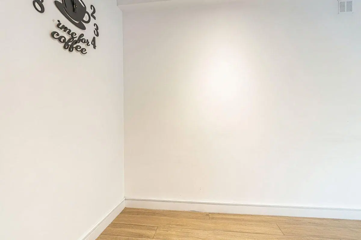 Venta local comercial a la calle Almagro 4