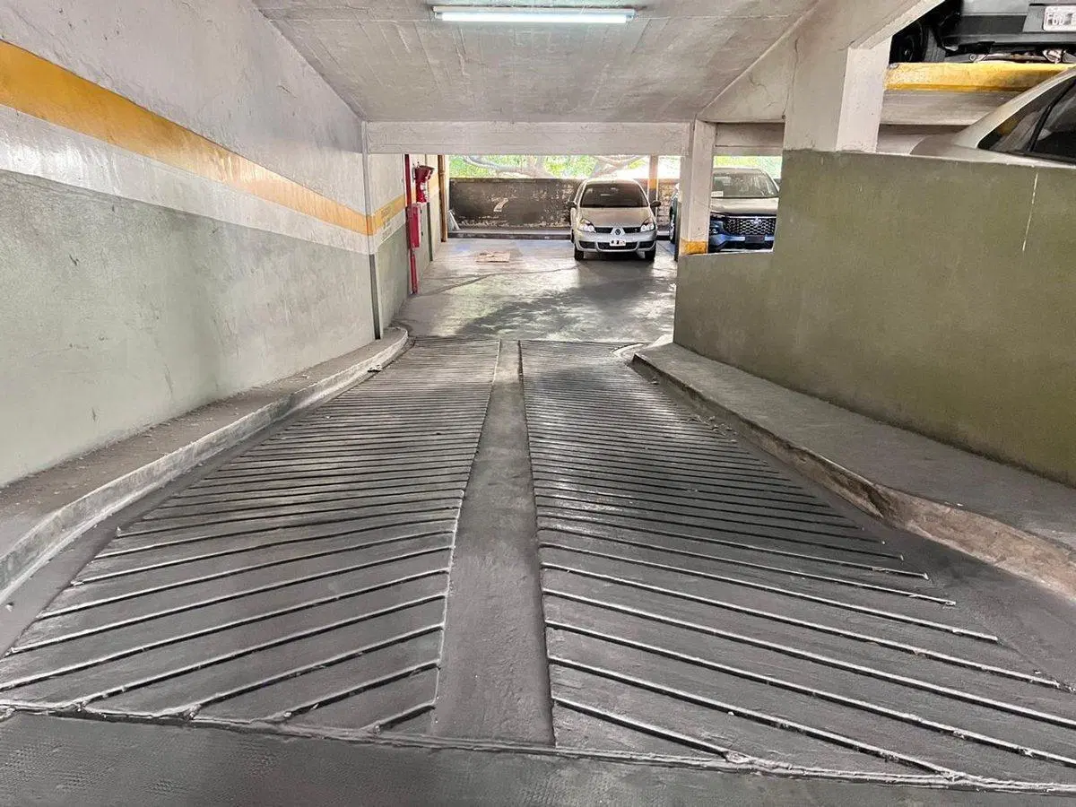 Cochera cubierta en Venta, excelente ubicación 5