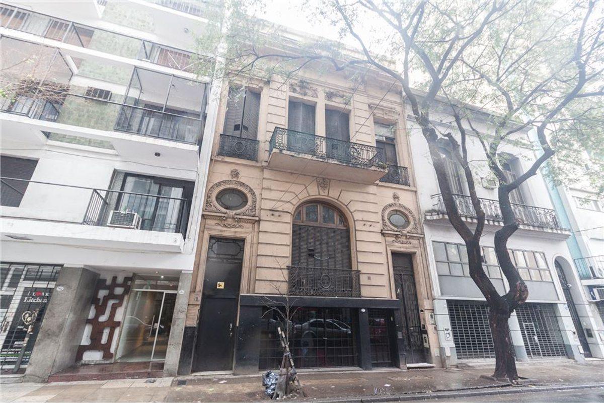 Venta Ph  de 9 ambientes Balvanera!