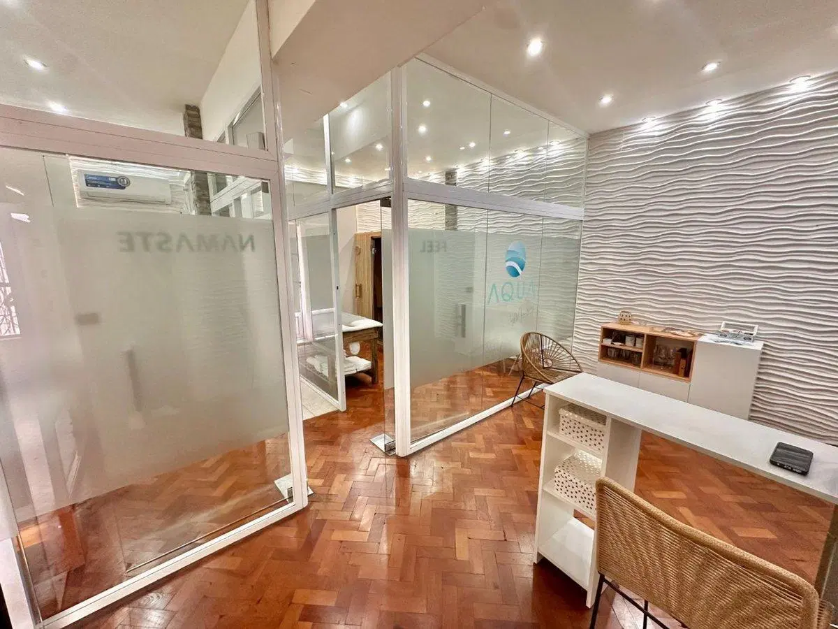 Alquiler oficina con balcon terraza! Refaccionada 3