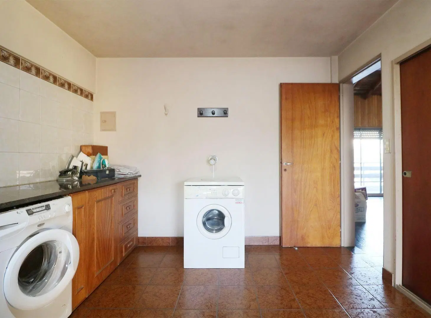 Venta casa 6 amb con local al frente y playroom 3