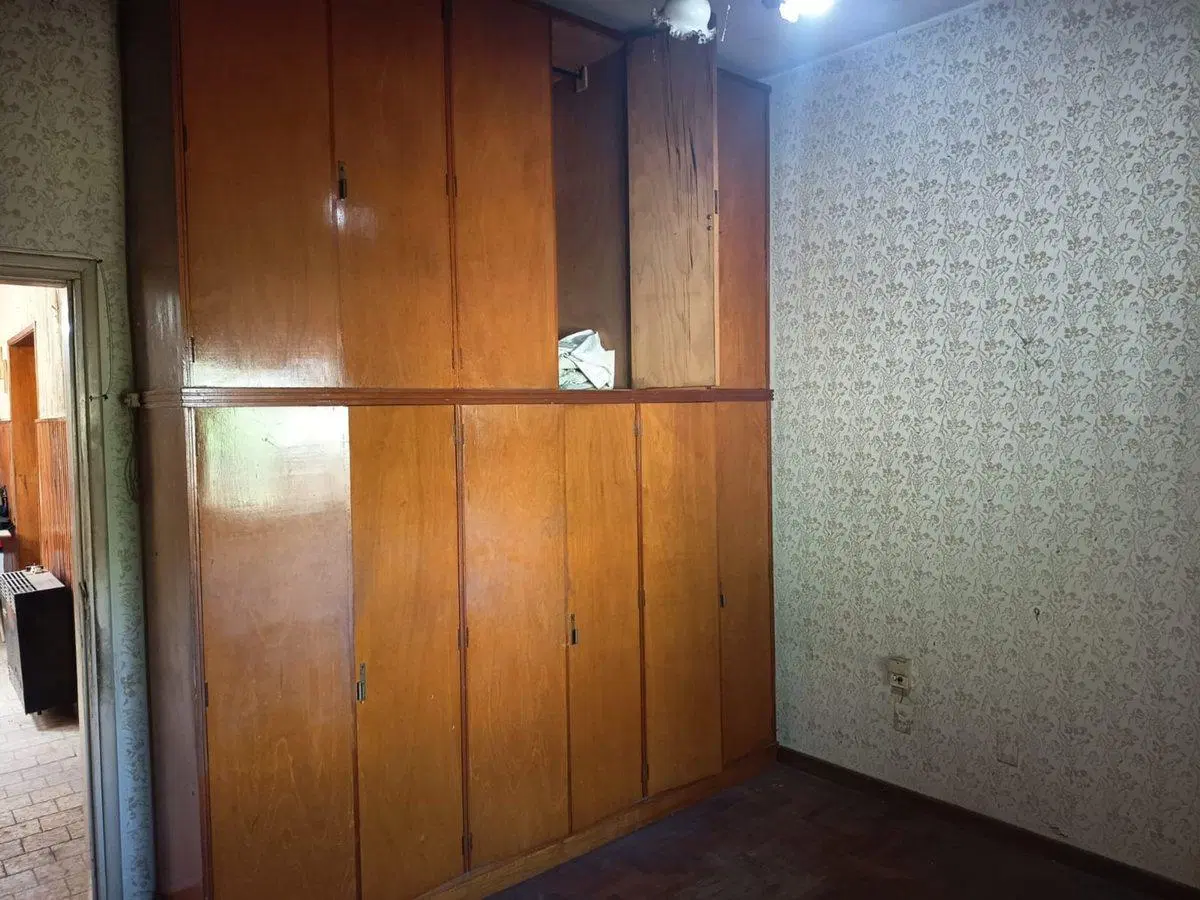 CASA A REFACCIONAR SOBRE LOTE DE 185 METROS 2