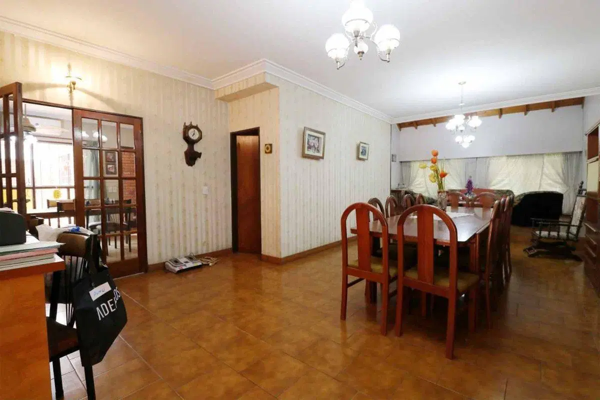 Casa 6 am 2 coch + depto pileta venta Hurlingham 5