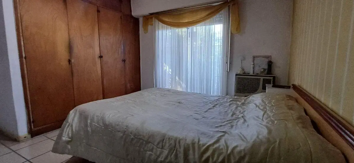 VENTA PH 4 AMB + DEPTO 1 AMB + 2 COCHERAS -CASEROS 4