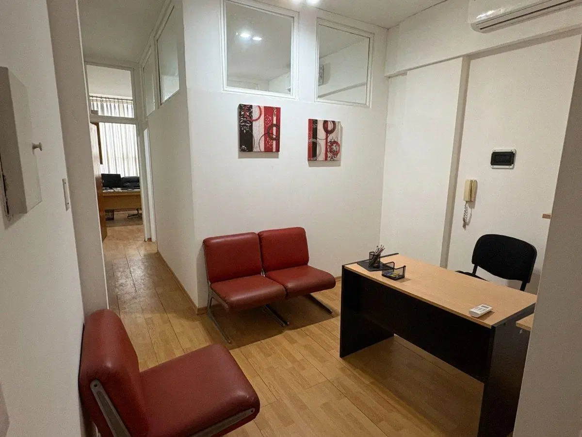 VENTA DE OFICINA CON 2 BOXES - MICROCENTRO 5