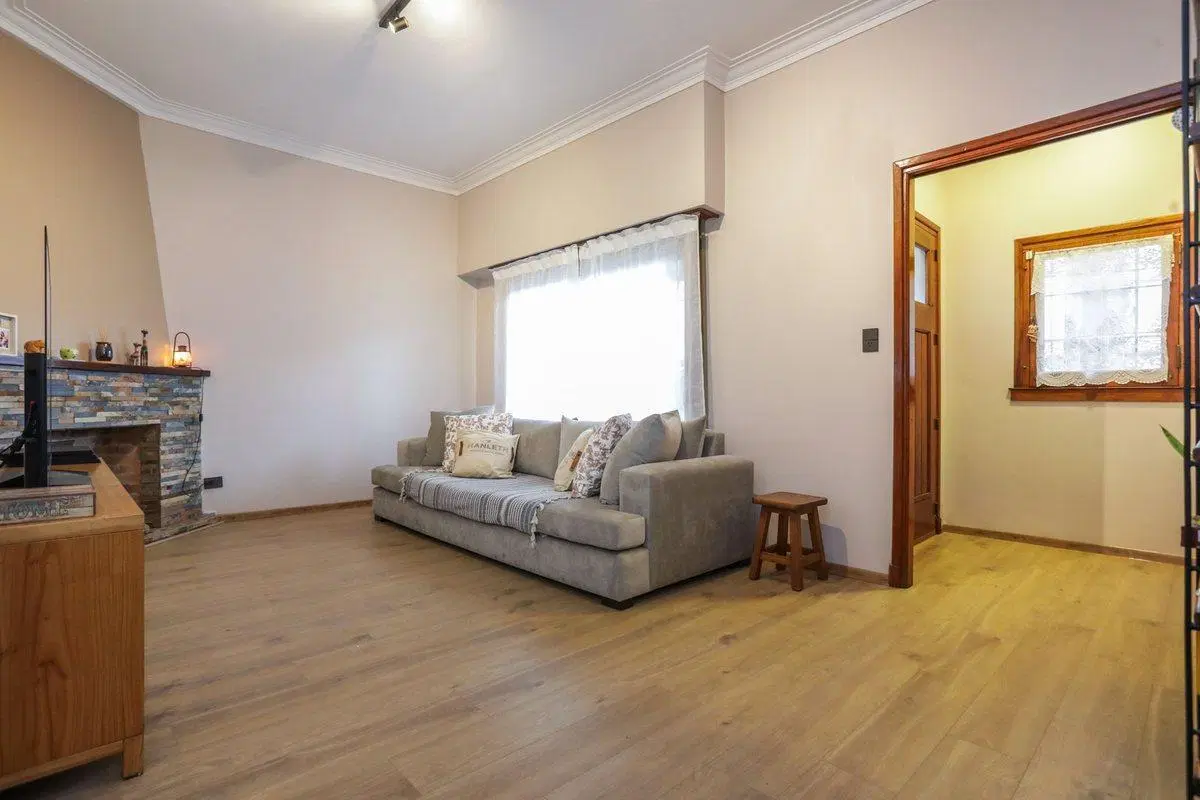 VENTA CASA 4 AMBIENTES C/ JARDIN Y COCH CARAPACHAY 4