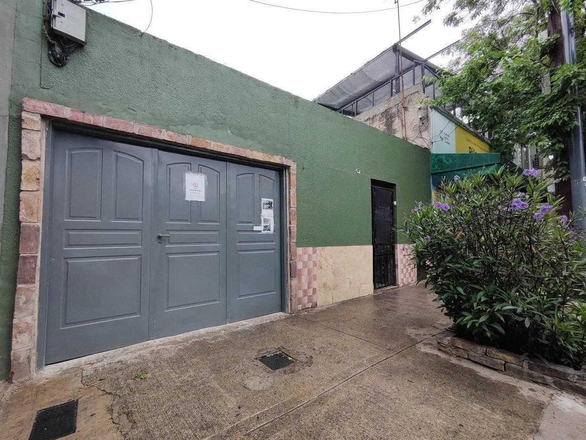 Venta Casa Pompeya con cochera y patio . 2