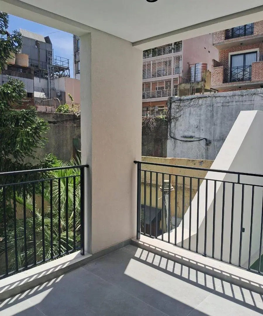 Exclusivo 3 ambientes en Caballito balcon parrilla 5