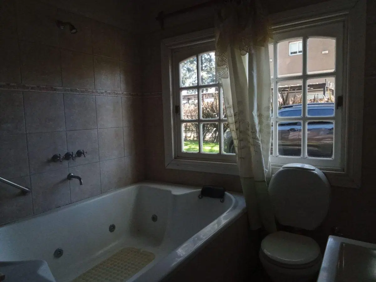 CASA EN VENTA 3 AMB BARRIO CARDENAL DEL MONTE!! 5