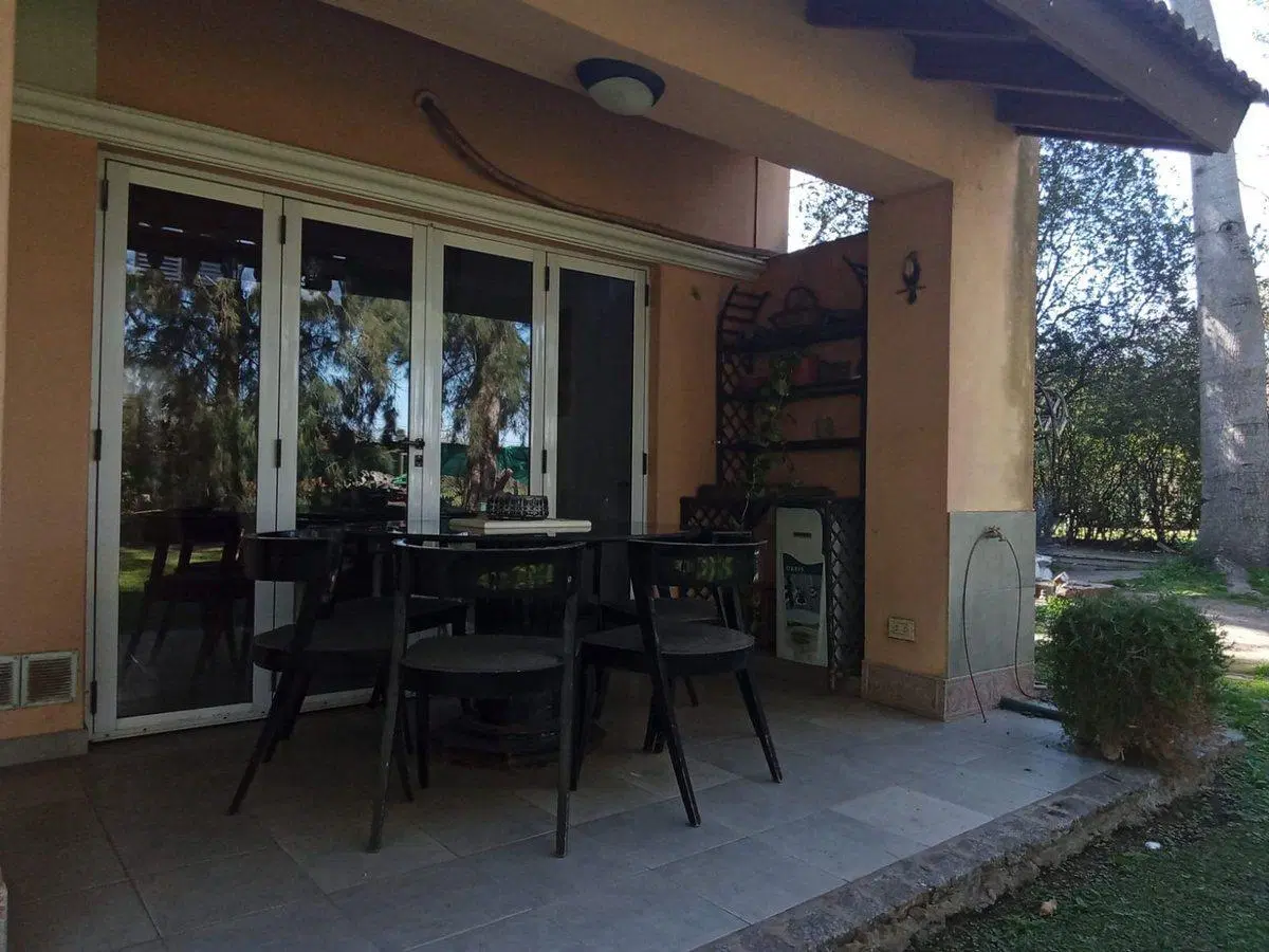 CASA EN VENTA 3 AMB BARRIO CARDENAL DEL MONTE!! 3