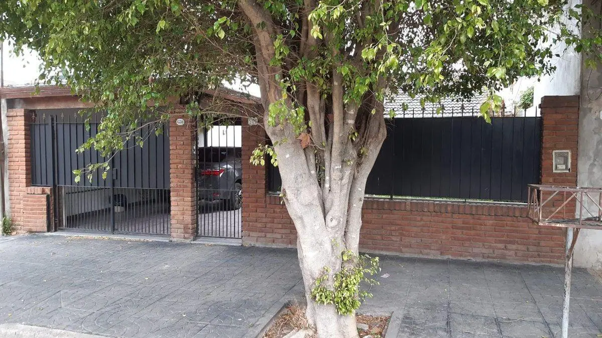 Casa 5 ambientes Venta Villa Linch  2 coch todo PB 3