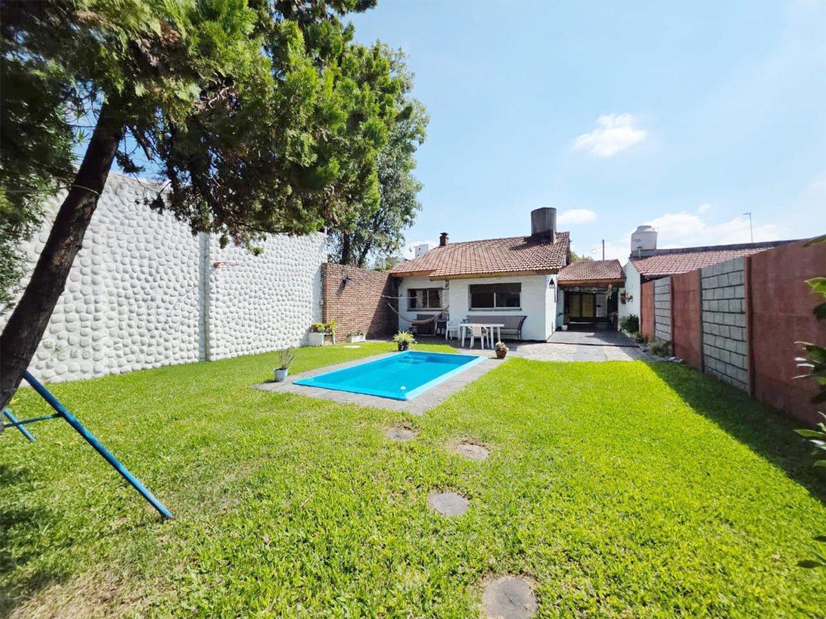 VENTA CASA + PATIO, QUINCHO, PILETA PALOMAR BS.AS