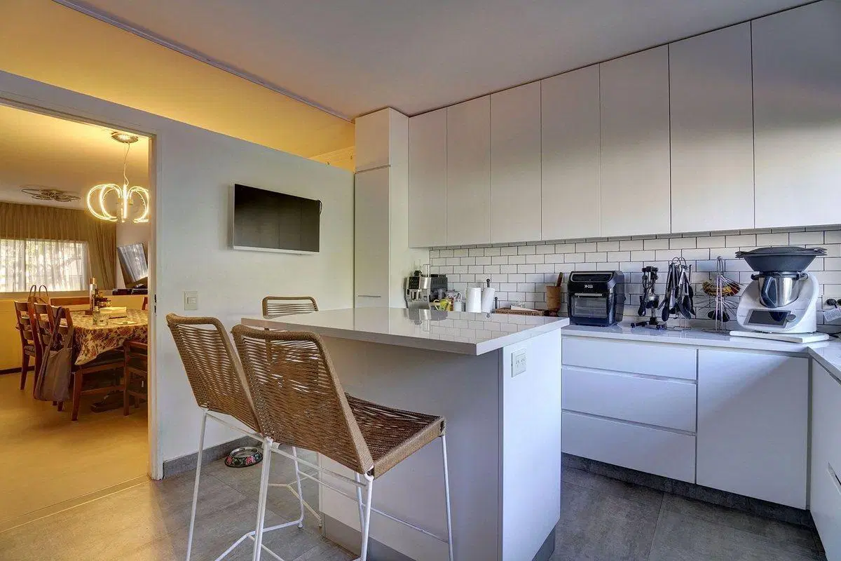 VENTA TRIPLEX BELGRANO R - 5 AMB CON DEPENDENCIA 2