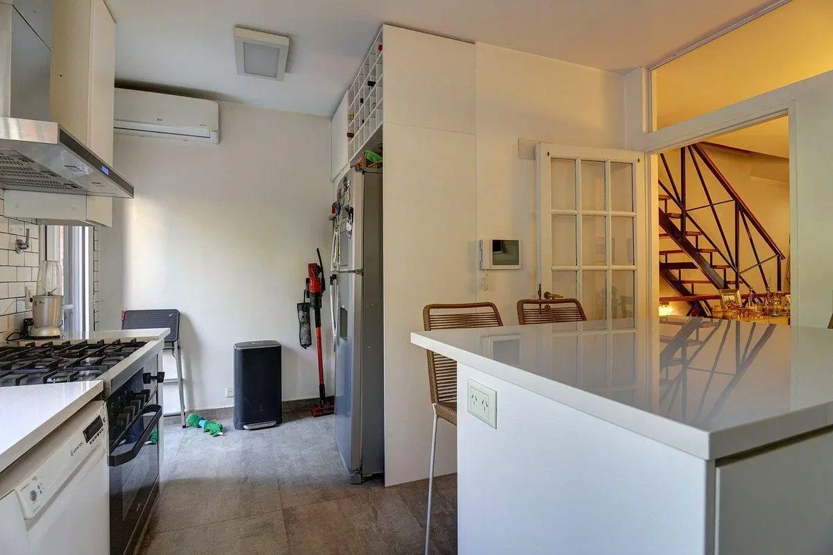 VENTA TRIPLEX BELGRANO R - 5 AMB CON DEPENDENCIA 3