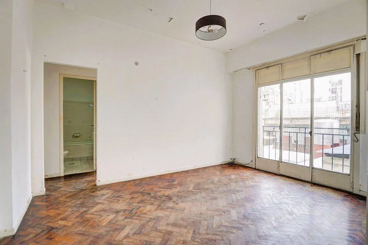 VENTA DE 3 AMBIENTES EN BALVANERA A RECICLAR 5