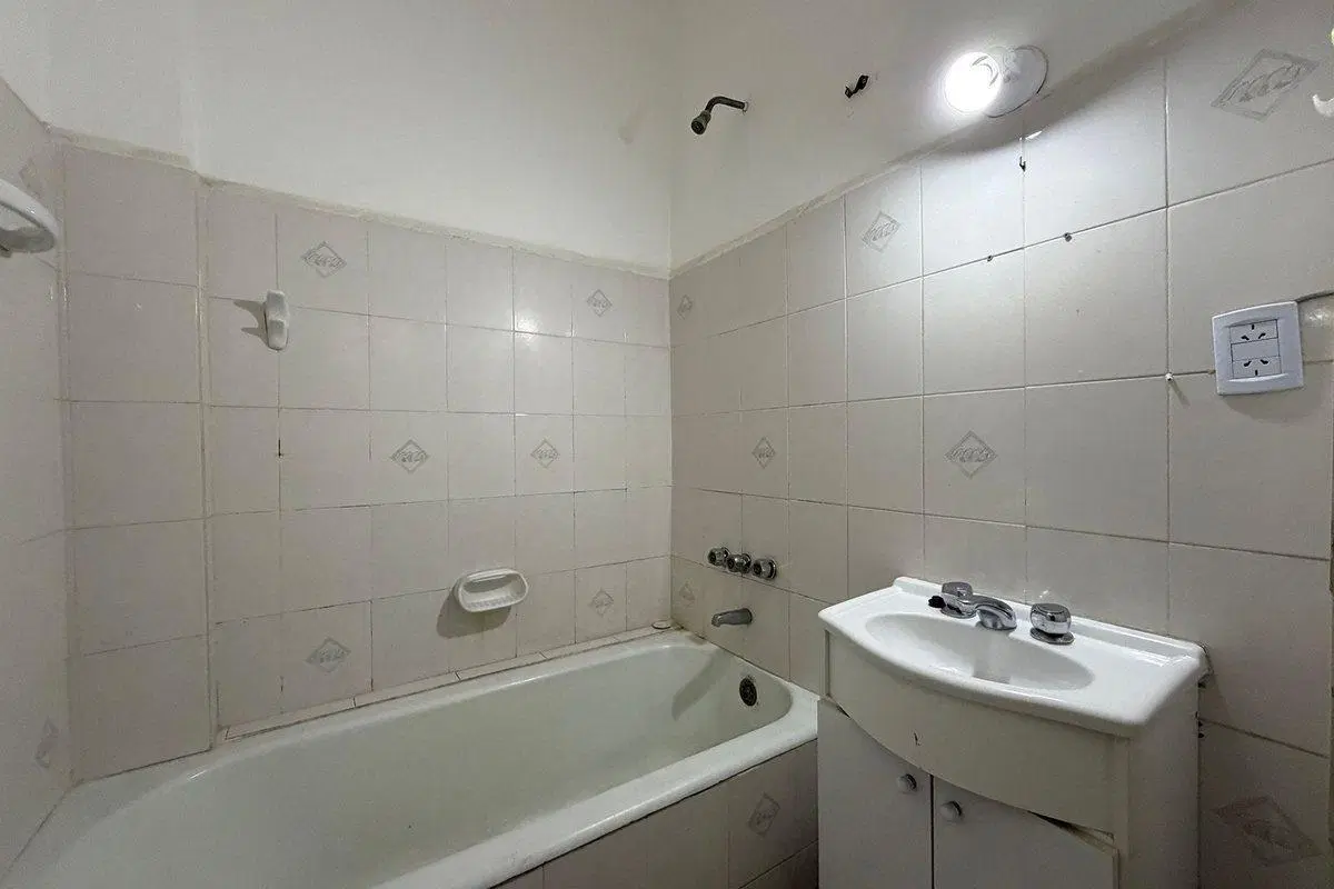 VENTA DE 3 AMBIENTES EN BALVANERA A RECICLAR 3