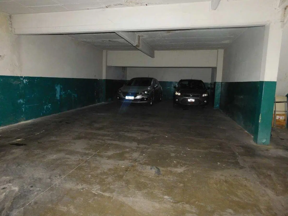 VENTA AMPLIA COCHERA PORTÓN AUTOMÁTICO BALVANERA 5