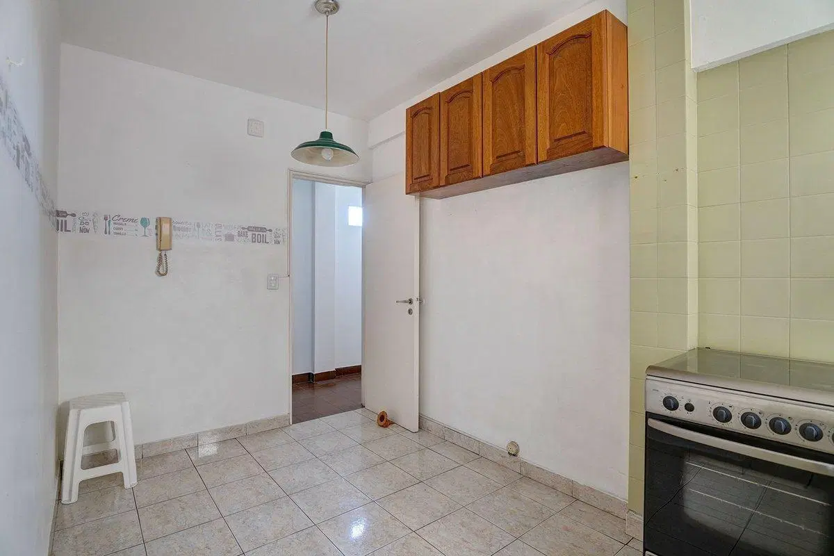 Venta 4 ambientes c/cochera cubierta. APTO CREDITO 5