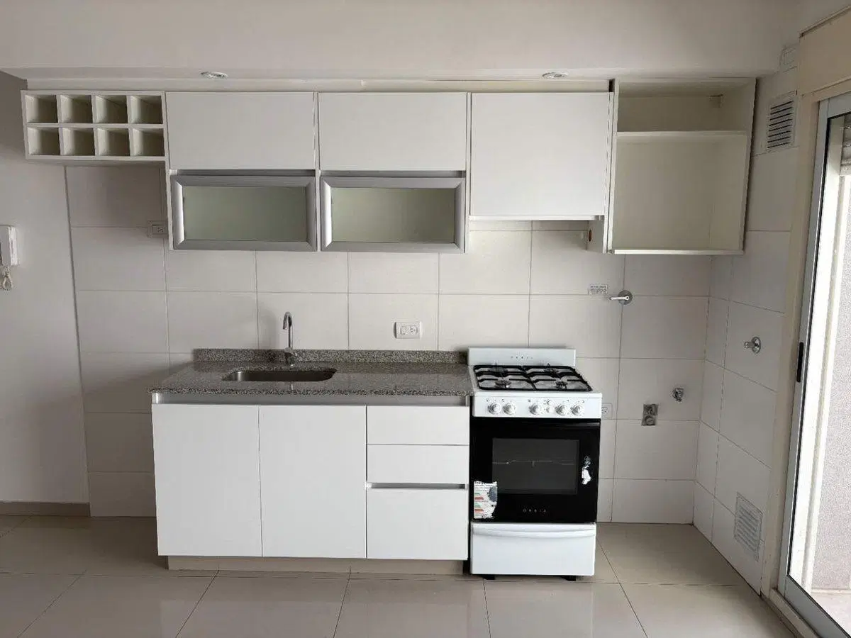 ALQUILER MONOAMBIENTE EN FLORES – 4° PISO LUMINOSO 3