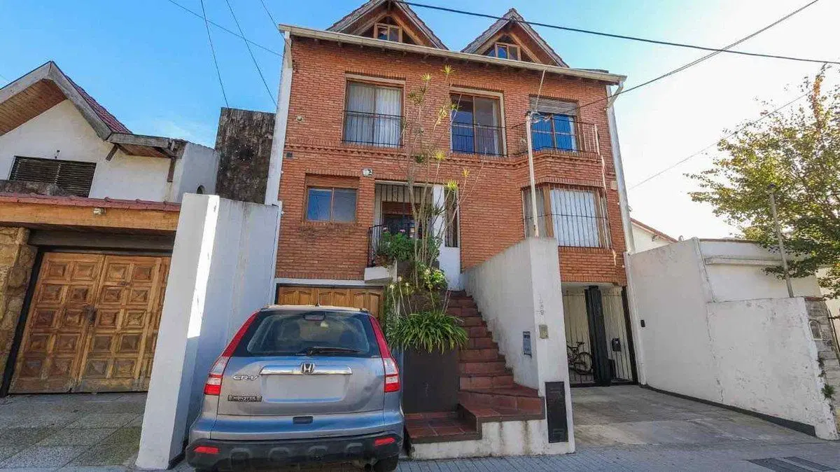 Triplex Olivos 4 ambientes cochera acepta Permuta 4