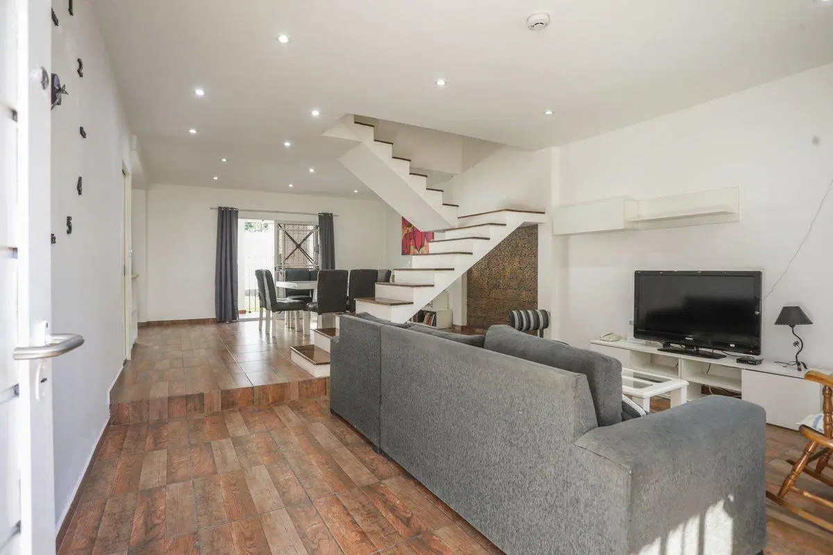 VENTA CASA 6 AMB CON JARDIN Y TERRAZA V. URQUIZA 5