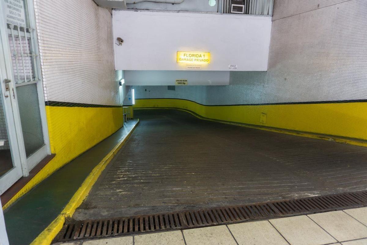 VENTA COCHERA SUBSUELO CON ASCENSOR MICROCENTRO