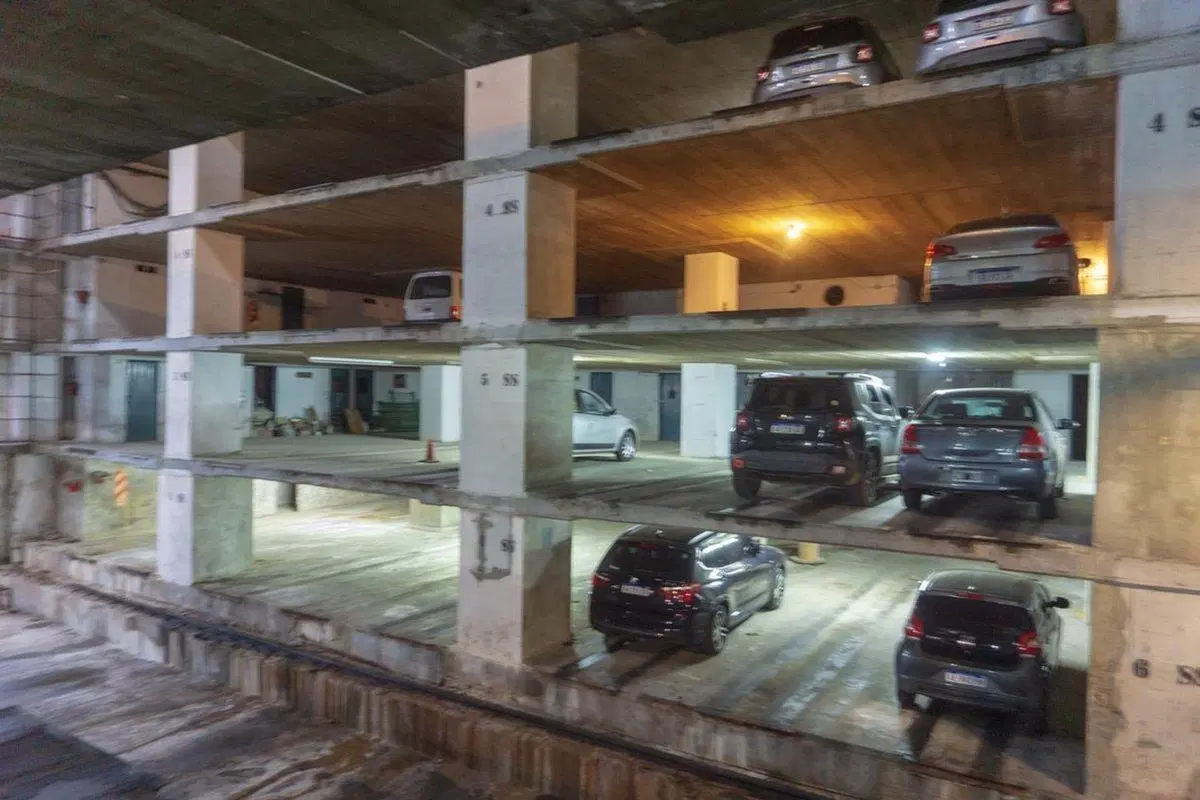 VENTA COCHERA SUBSUELO CON ASCENSOR MICROCENTRO 2