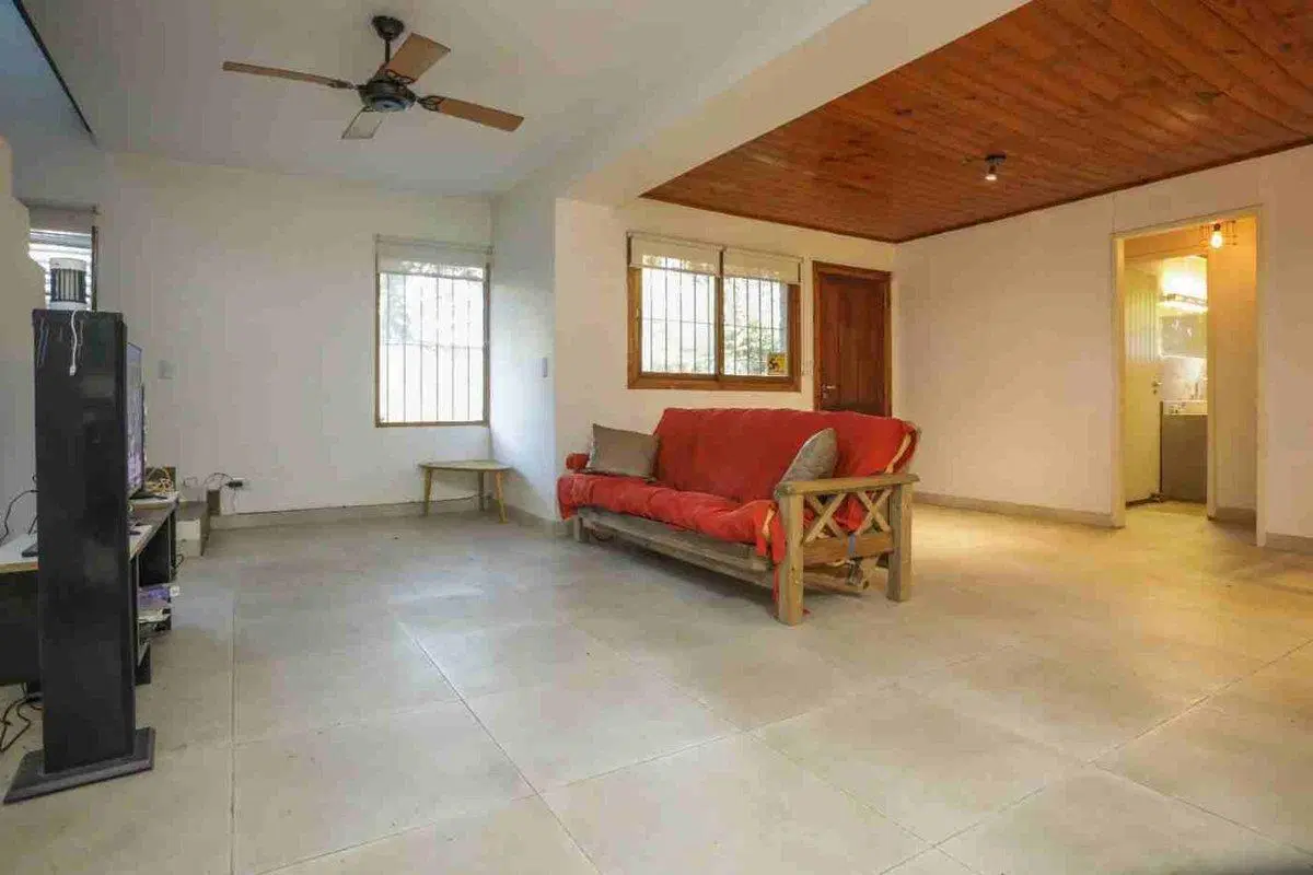 VENTA CASA 4 AMBIENTES C/JARDIN EN DEL VISO 2