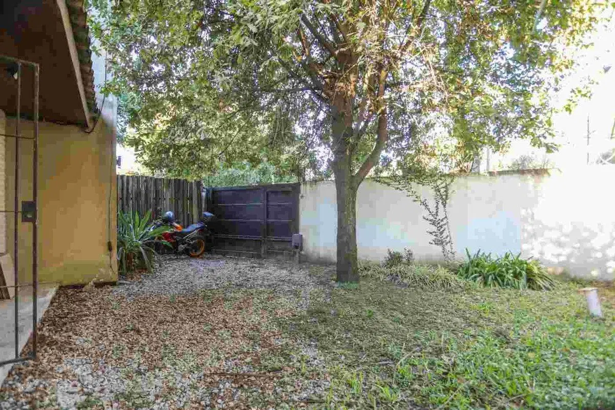 VENTA CASA 4 AMBIENTES C/JARDIN EN DEL VISO 3