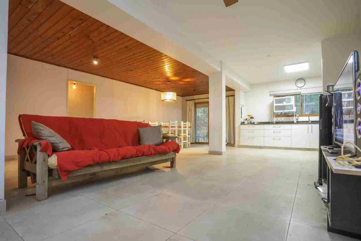 VENTA CASA 4 AMBIENTES C/JARDIN EN DEL VISO 5