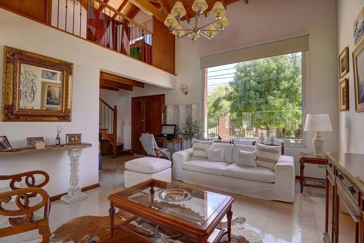 Venta de hermosa casa en Belen de Escobar 2