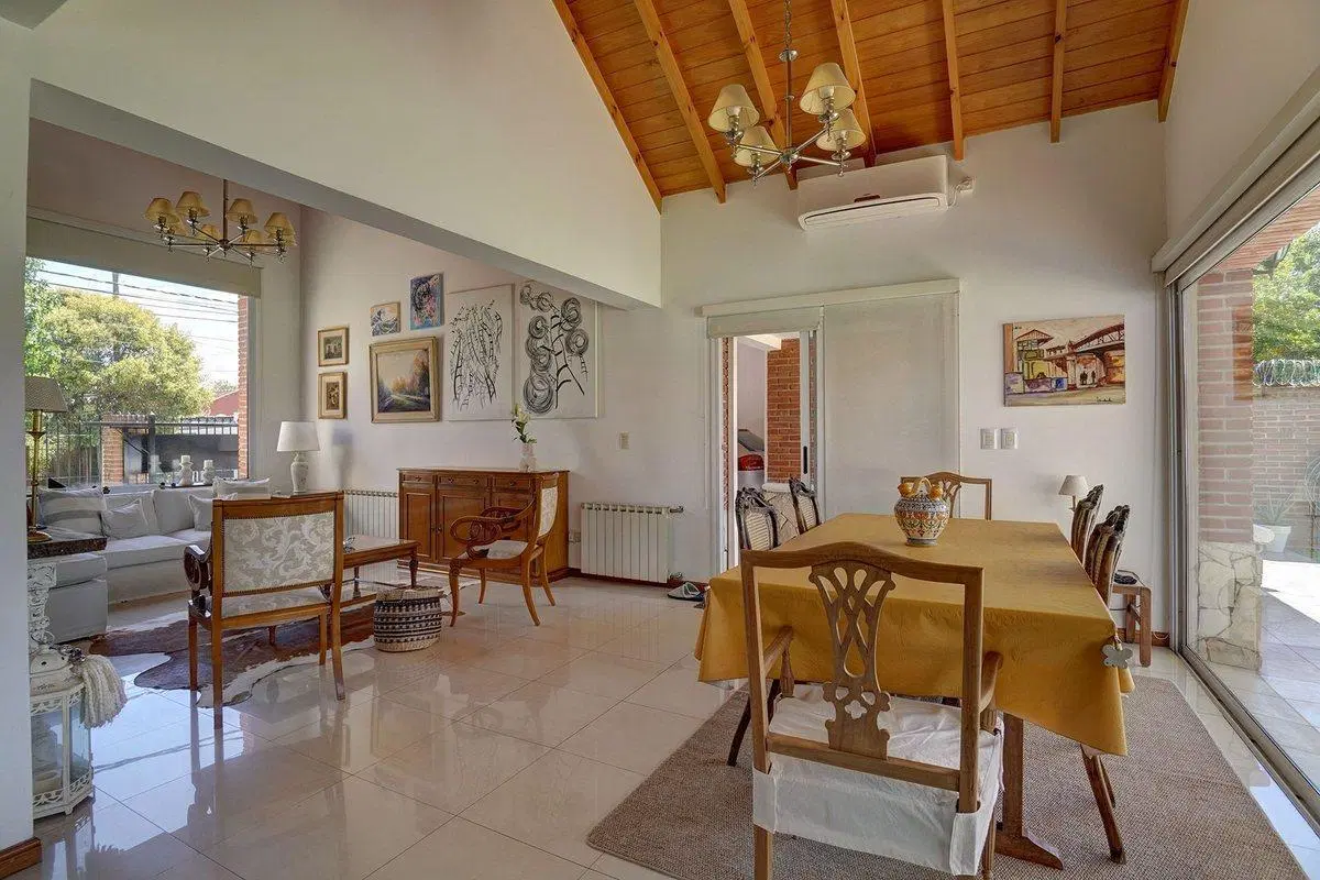 Venta de hermosa casa en Belen de Escobar 2