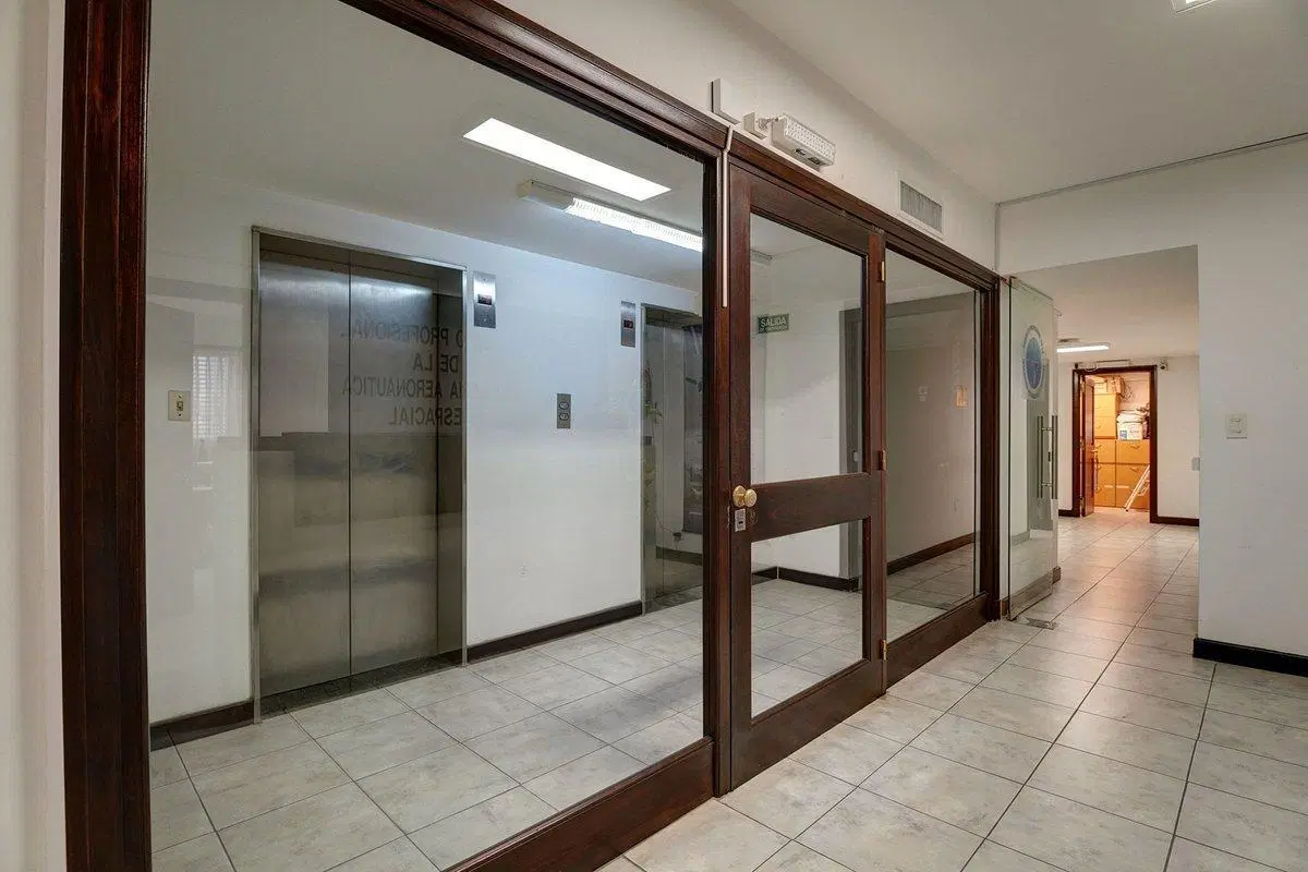 VENTA OFICINA PISO ENTERO C/COCHERA - SAN NICOLÁS 2