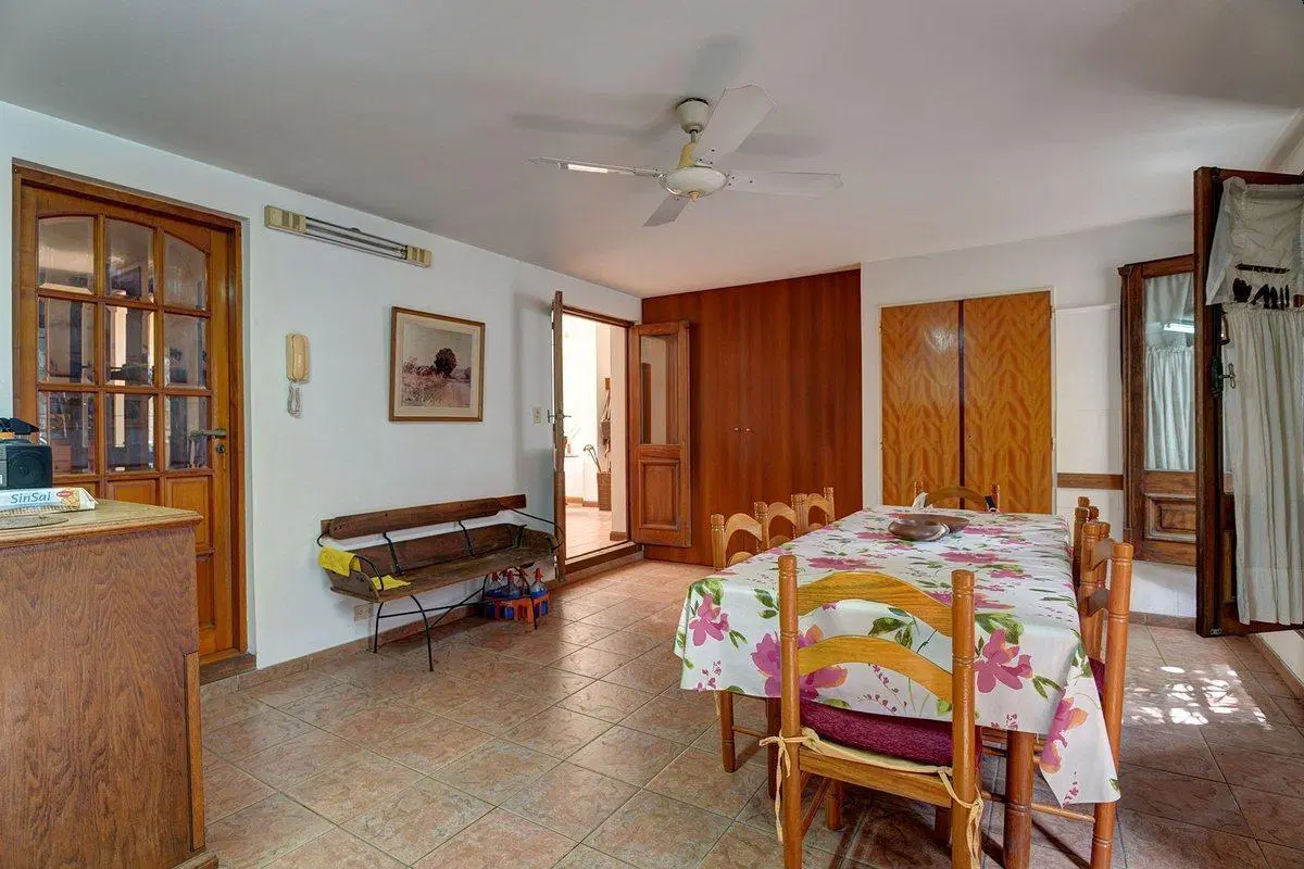 HERMOSA CASA LOTE PROPIO 6 AMB.- VENTA / MONSERRAT 5
