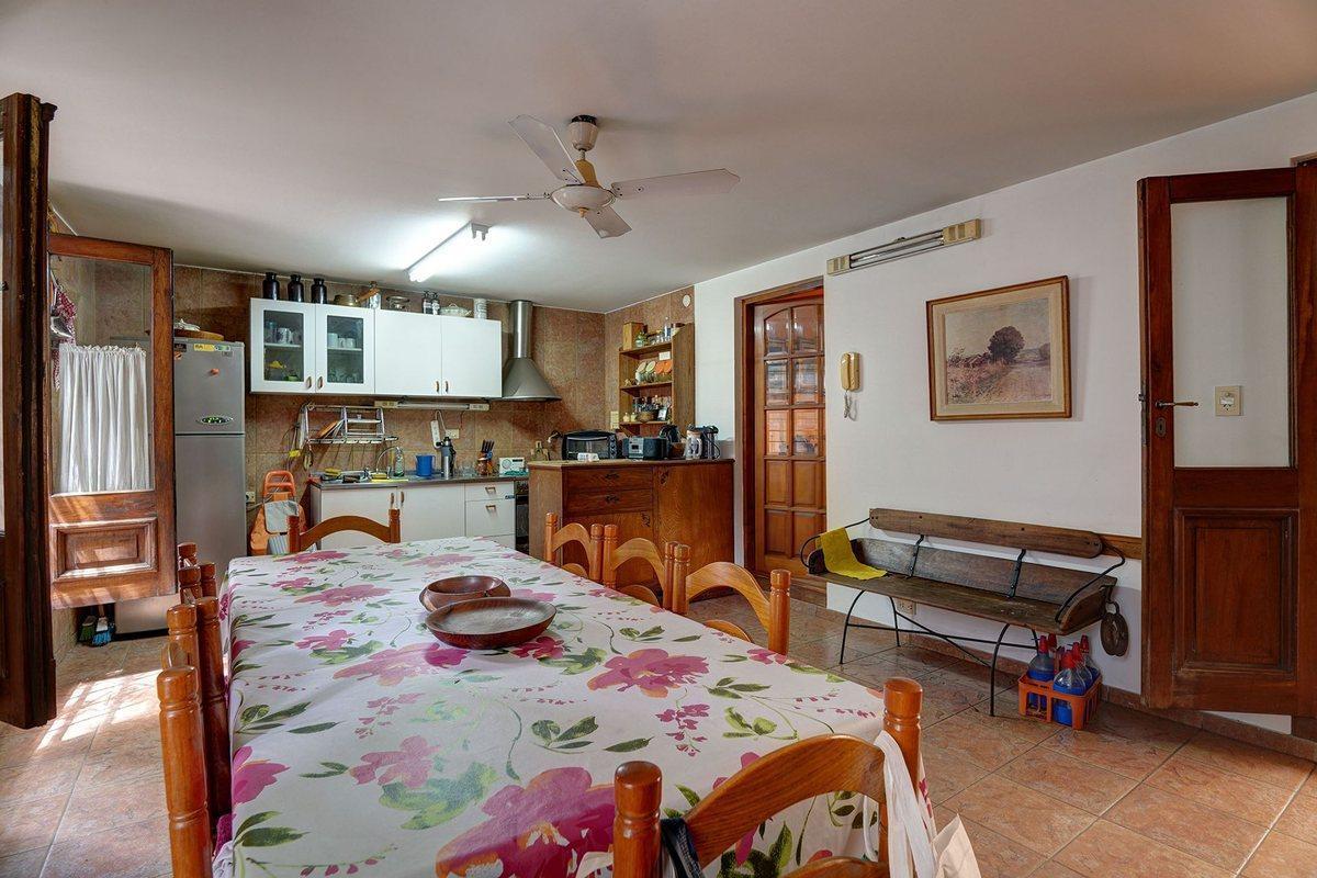 HERMOSA CASA LOTE PROPIO 6 AMB.- VENTA / MONSERRAT