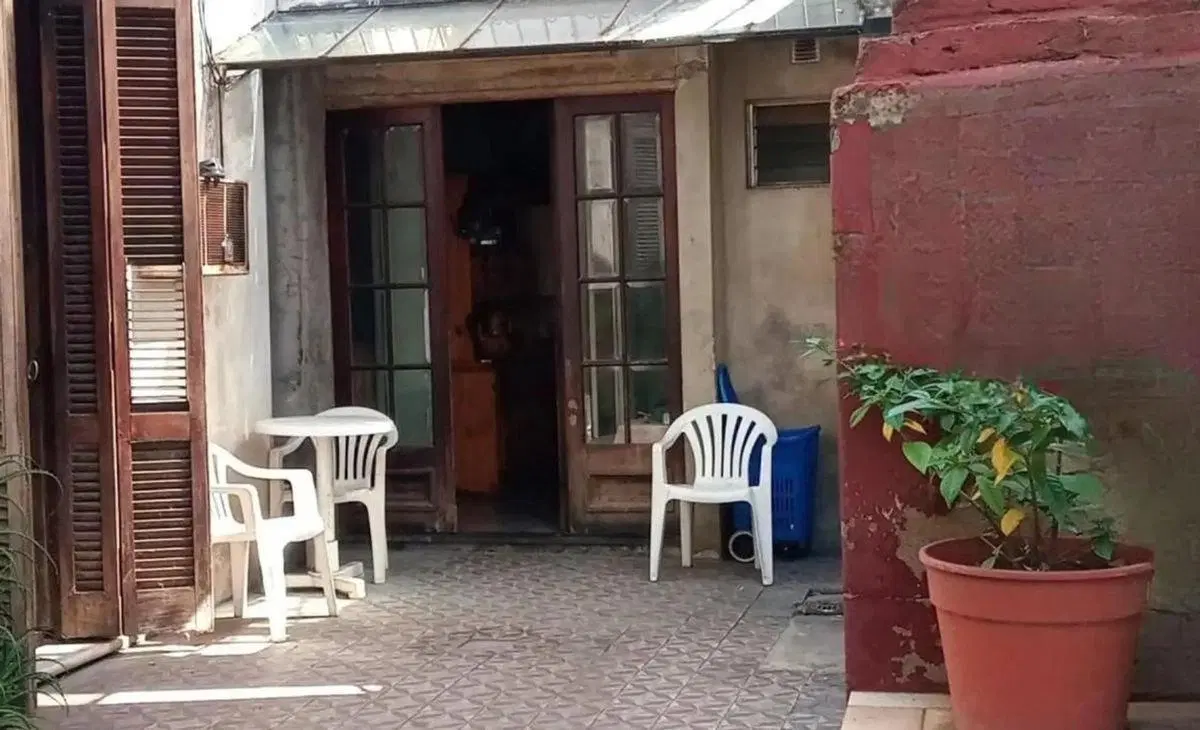 CASA AMPLIA LOTE PROPIO - VENTA / ALMAGRO 3