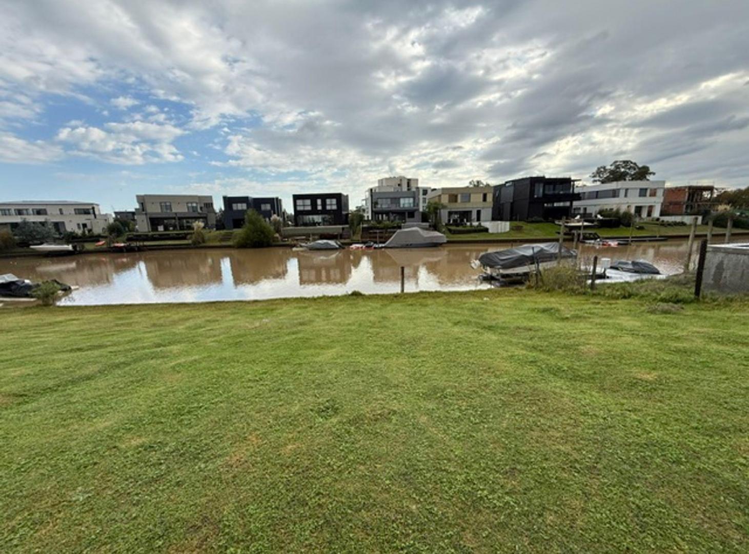 VENTA LOTE AL RIO BARRIO "EL CANAL" . VILLANUEVA