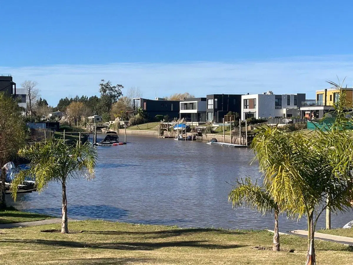 VENTA LOTE AL RIO BARRIO "EL CANAL" . VILLANUEVA 4